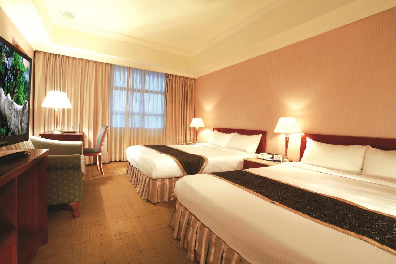 Grand Boss Hotel Yilan Екстериор снимка