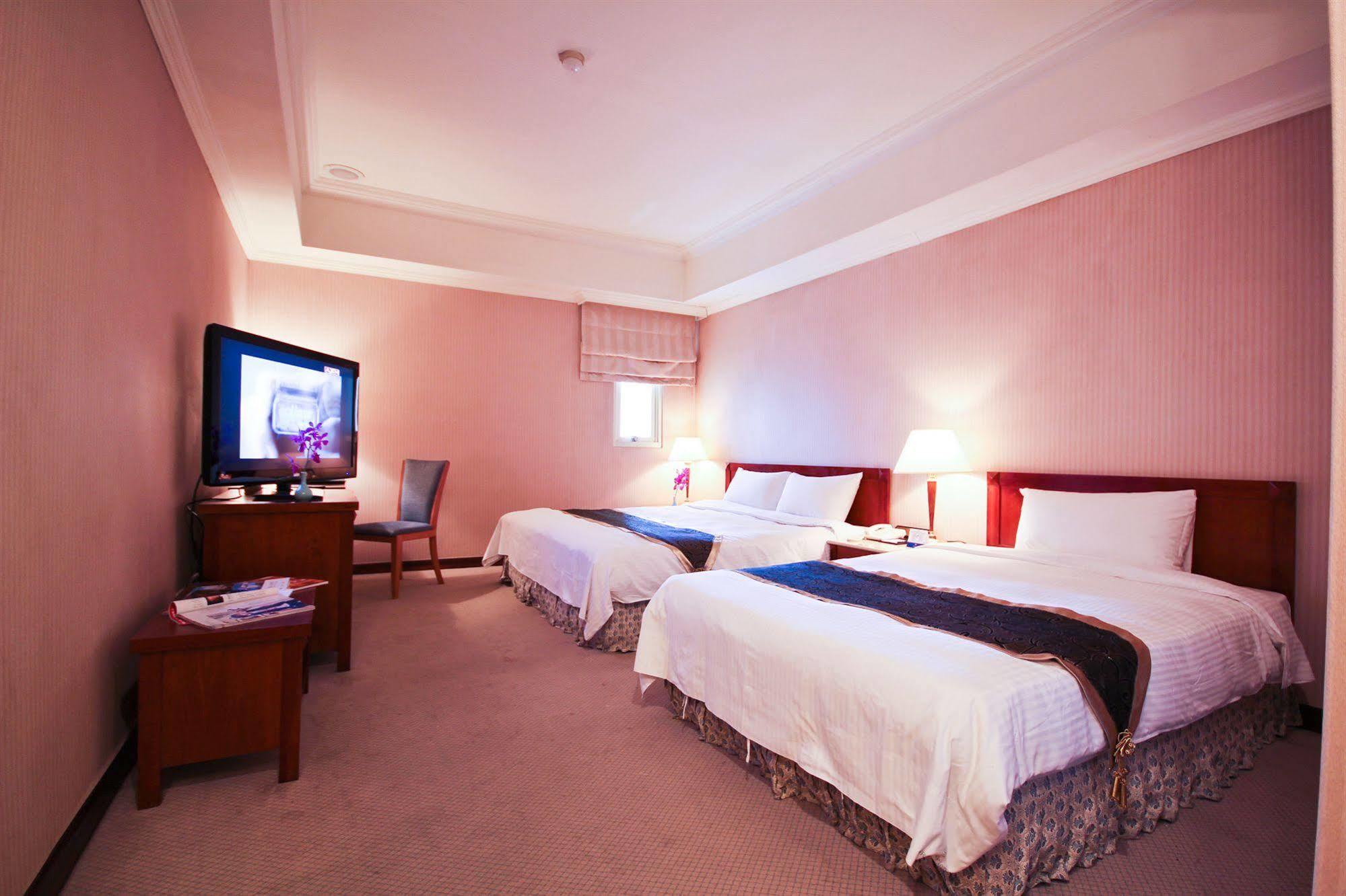 Grand Boss Hotel Yilan Екстериор снимка